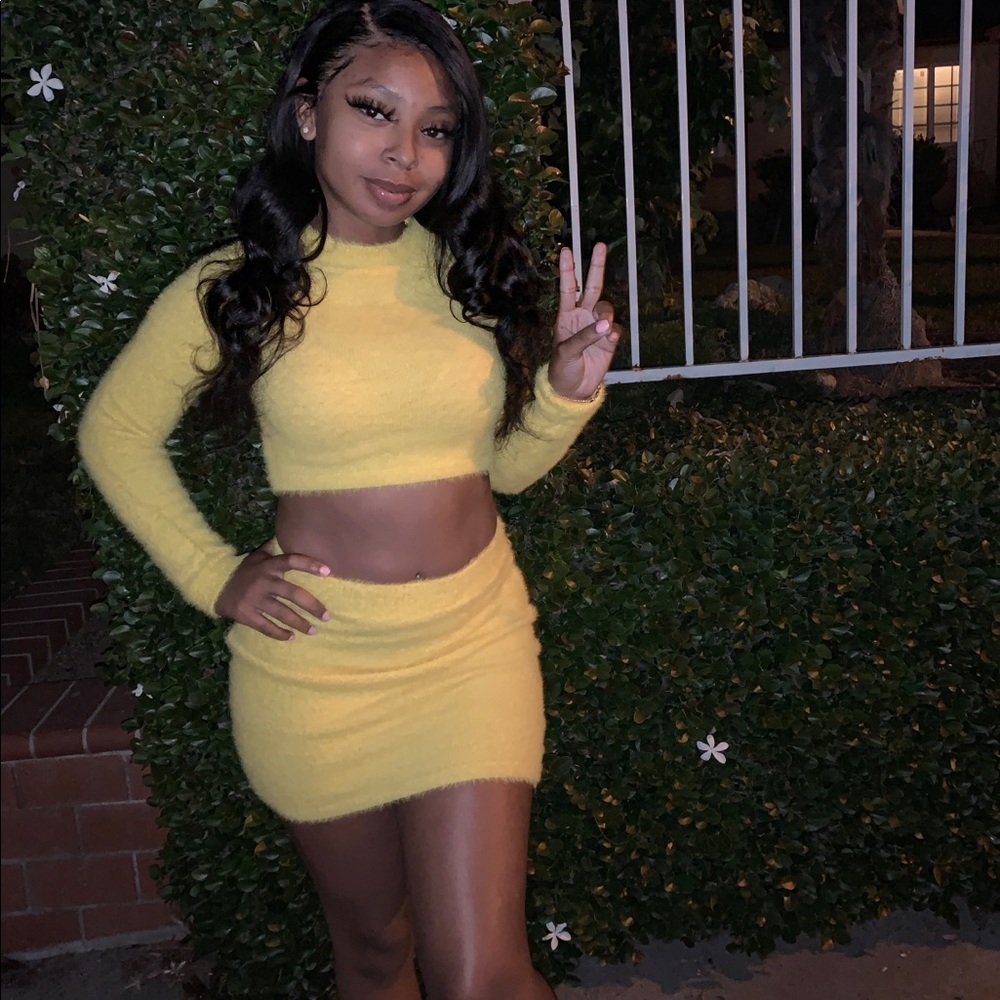 Yellow 2 piece form fashion nova - Picture 1 of 3